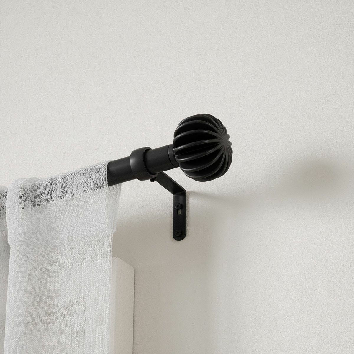 umbra テンションロッド カーテンロッド グレー 91.4-167.6cm コレット テンションロッド 1.3cm 60.9～91.4cm – Umbra® / アンブラ