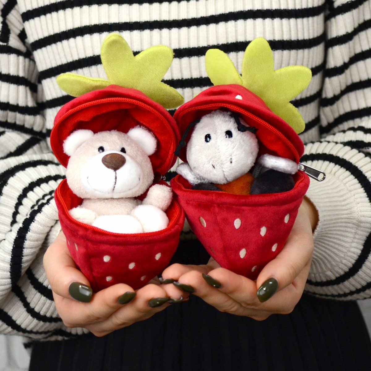 キーリング クラシックベア2024 アント エンジ+イチゴ 13cm／NICI