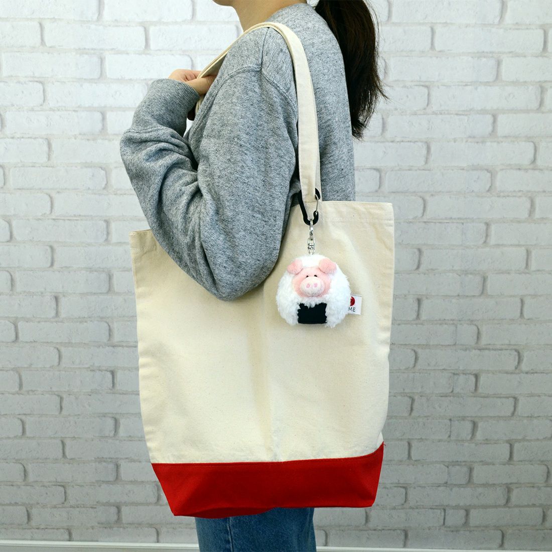 キーホルダー オニギリ ピンクピッグ 8cm／NICI（ニキ） | entresquare.com