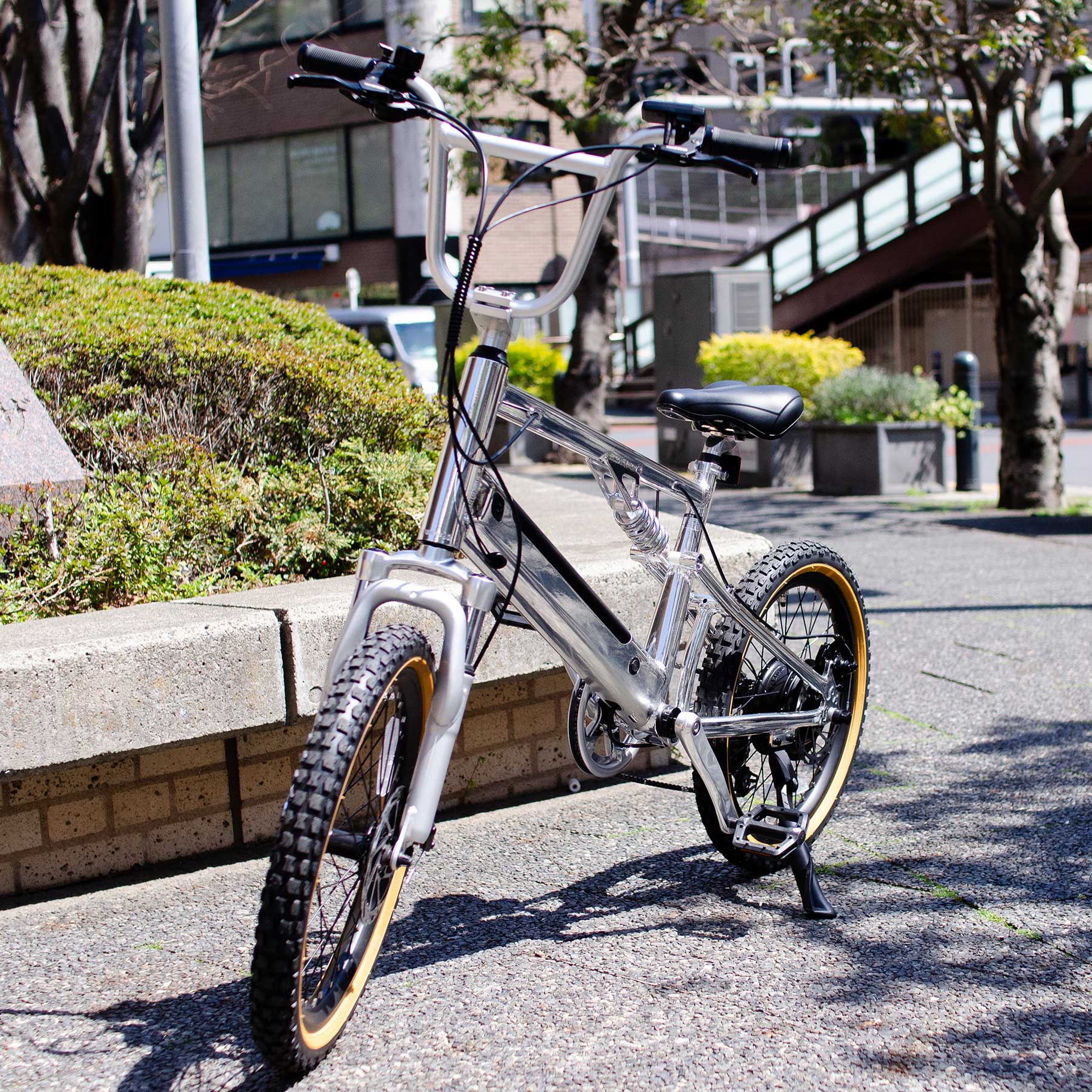 BMXスタイル電動アシスト自転車 CYRQ CHROME（サーク クローム