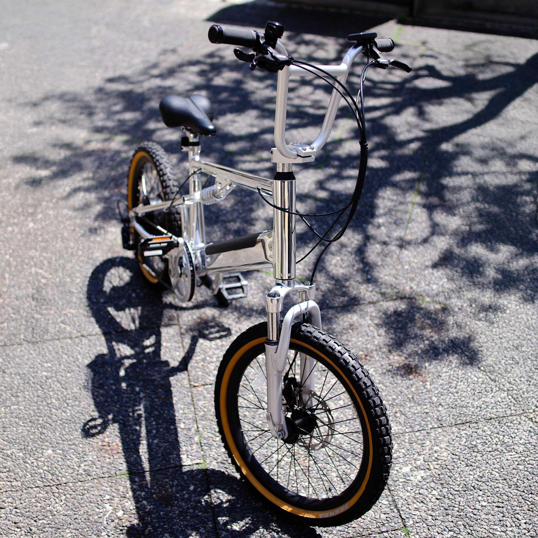 BMXスタイル電動アシスト自転車 CYRQ CHROME（サーク クローム