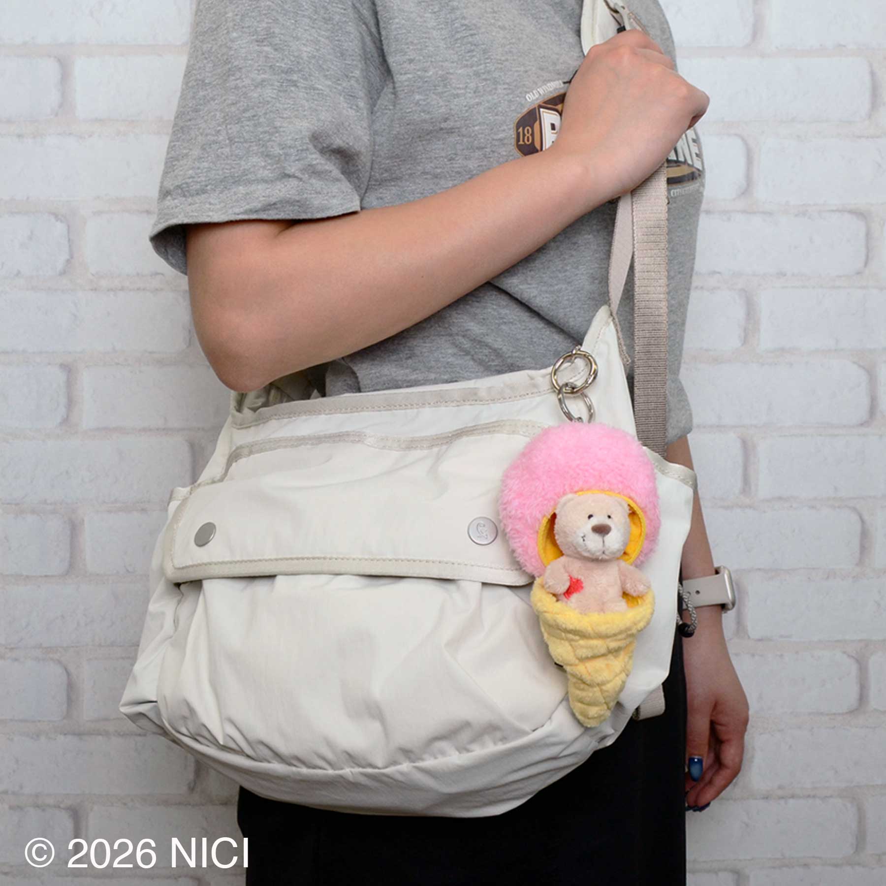 キーホルダー アイスクリーム ストロベリー +ラブベア 6cm／NICI（ニキ
